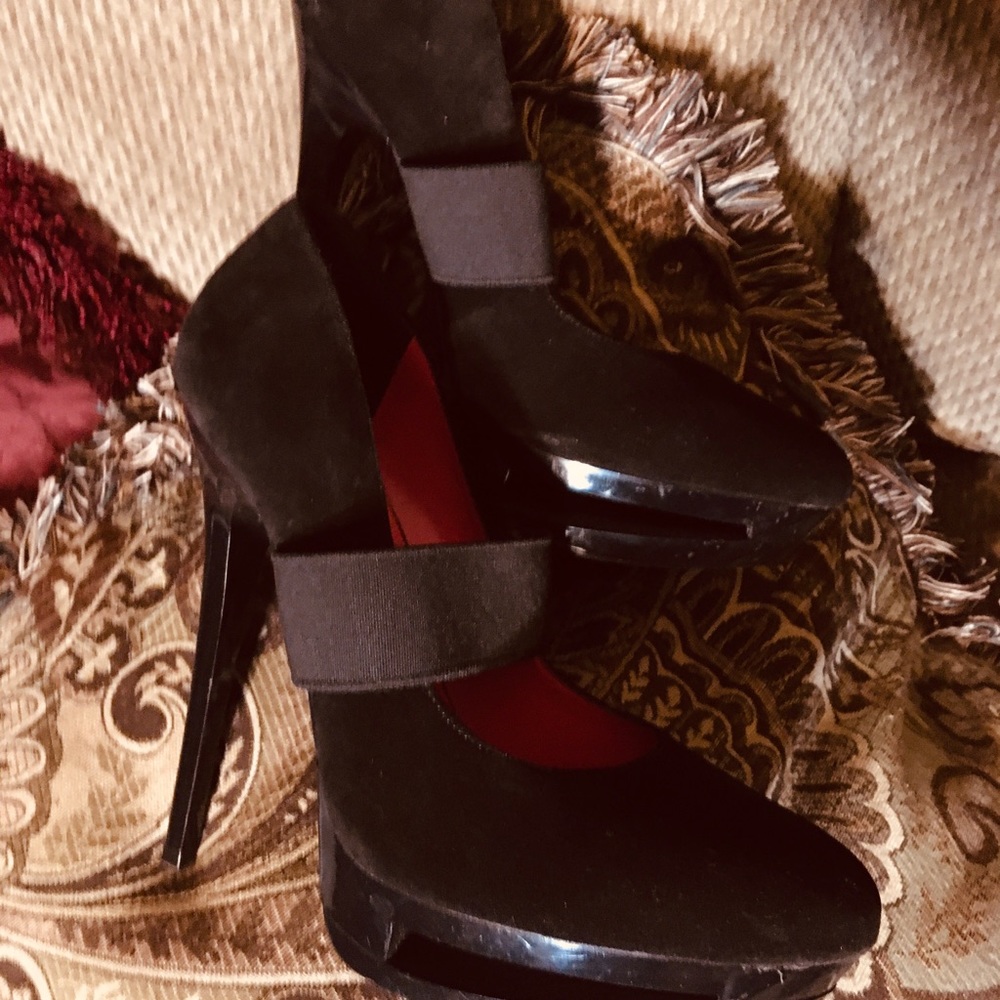 GORGEOUS BLACK CUT OUT PLATFORM STILETTO HEELS